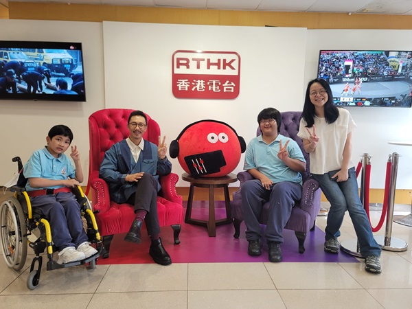 Mr. MA Hon Ming, the music teacher（second from left）, student OU Wai Kin（first from left）and LEE Yi Fan（second from right）from Jockey Club Elaine Field School were interviewed by RTHK.