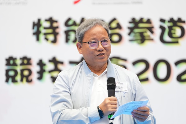 協會成人服務管理委員會署任主席黃錦明先生致辭，推廣共融精神。
