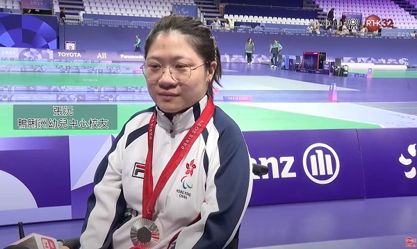 Yuen, who participated in Paralympic event for the first time, won a silver medal in the Women's Individual Boccia BC4 event.(Screen capture from RTHK)