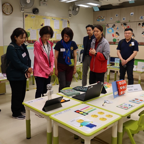 The guests checked out Augmentative and Alternative Communication (AAC) tools, physical support aids, and learnt about how we apply Conductive Education and technology. (photo1)