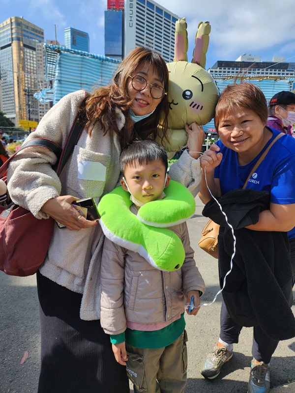 The Zurich Volunteer Team sponsored and accompanied the service users of the Apleichau pre-school centre to the Lunar New Year’s Eve Fair. (Photo 2)