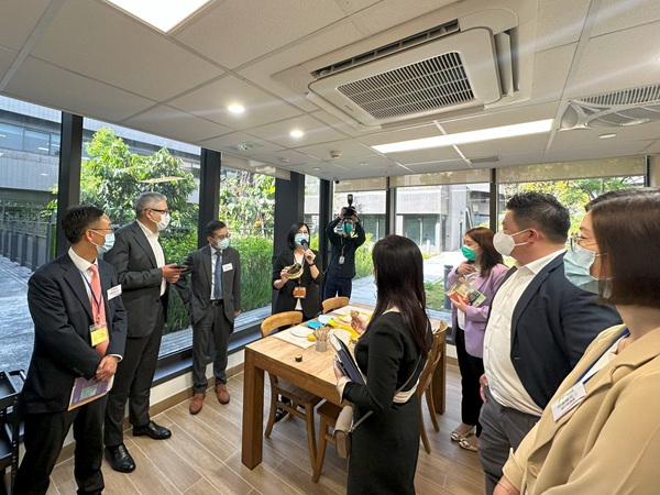 除了住宿服務,園內還會舉辦包括陶瓷等興趣小組,發掘學員的藝術天賦。 除了住宿服務,園內還會舉辦包括陶瓷等興趣小組,發掘學員的藝術天賦。