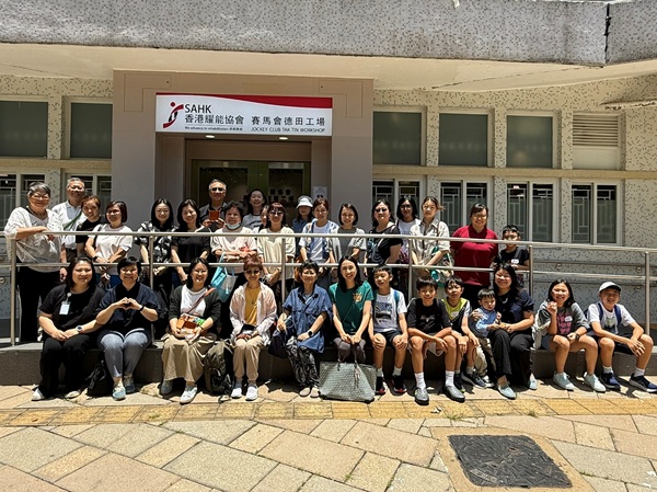 多達34位的香港聖公會聖保羅堂教友，早前到訪協會的賽馬會德田工場。