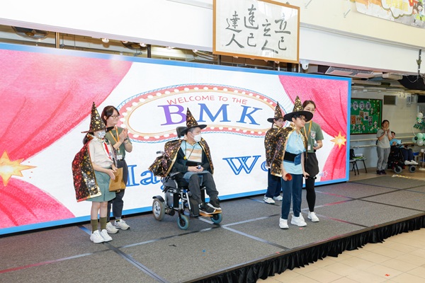 All the students delivered a lot of wonderful performances.(Picture B) All the students delivered a lot of wonderful performances.(Picture B)