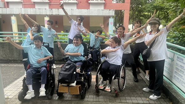 The Para Athlete Ambassadors (in white polo) and the student (in light blue polo) got along well and both benefited greatly from the Program.