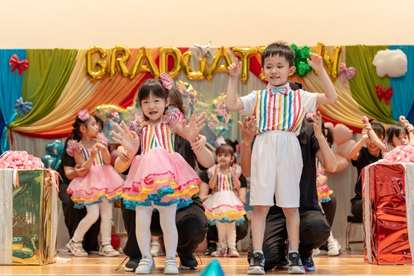 The Centre’s altogether will continue to work hard to provide strong support to more children in need and help them grow well. The Centre’s altogether will continue to work hard to provide strong support to more children in need and help them grow well.