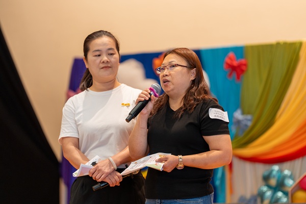 The parents shared their experiences and memorable stories at the Centre during the event. The parents shared their experiences and memorable stories at the Centre during the event.