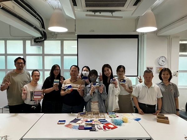 The volunteers of Wealth Harbour Investment Management Limited took group photo in the workshop. The volunteers of Wealth Harbour Investment Management Limited took group photo in the workshop.