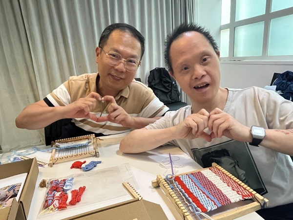 The Association’s service users took a photo with staff from Wealth Harbour Investment Management Limited. The Association’s service users took a photo with staff from Wealth Harbour Investment Management Limited.