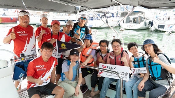 初次揚帆出海，良景宿舍舍友們興奮不已。