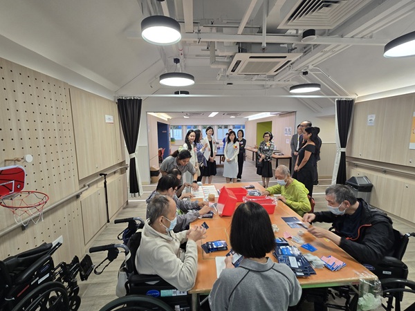 Following the ceremony, the guests toured the Centre facilities and witnessed the trainees' product production process. Following the ceremony, the guests toured the Centre facilities and witnessed the trainees' product production process.