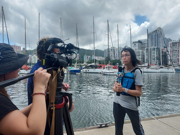 舍友在訪問中分享感想。 舍友在訪問中分享感想。