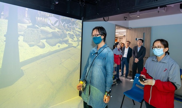 職員展示中心所用的先進器材。